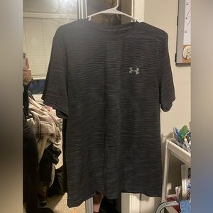Men’s Under Armour tee shirt size L